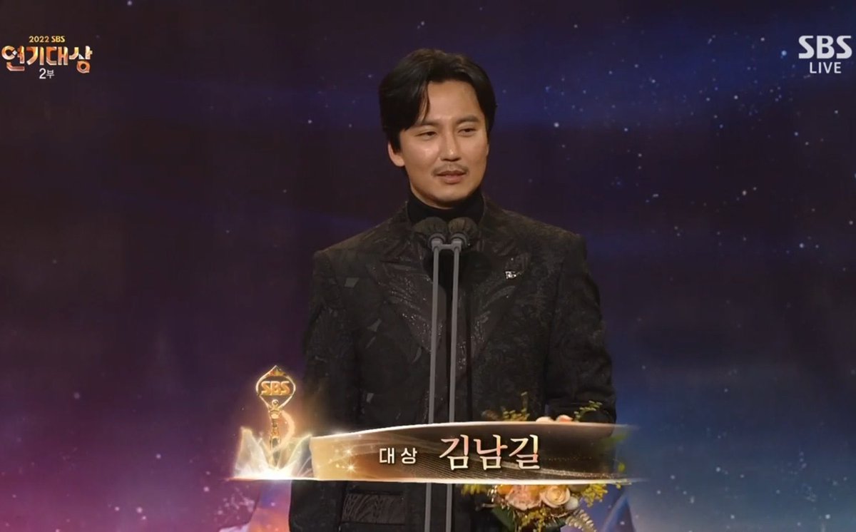 KimNamGilStory's tweet photo. #KIMNAMGIL wins Daesang for his fantastic performance in #ThroughTheDarkness ! Congratulations to our greatest actor in the universe !!!! 💜💜💜💜💜#SBSDramaAwards2022 https://t.co/1PiKMmmzf0