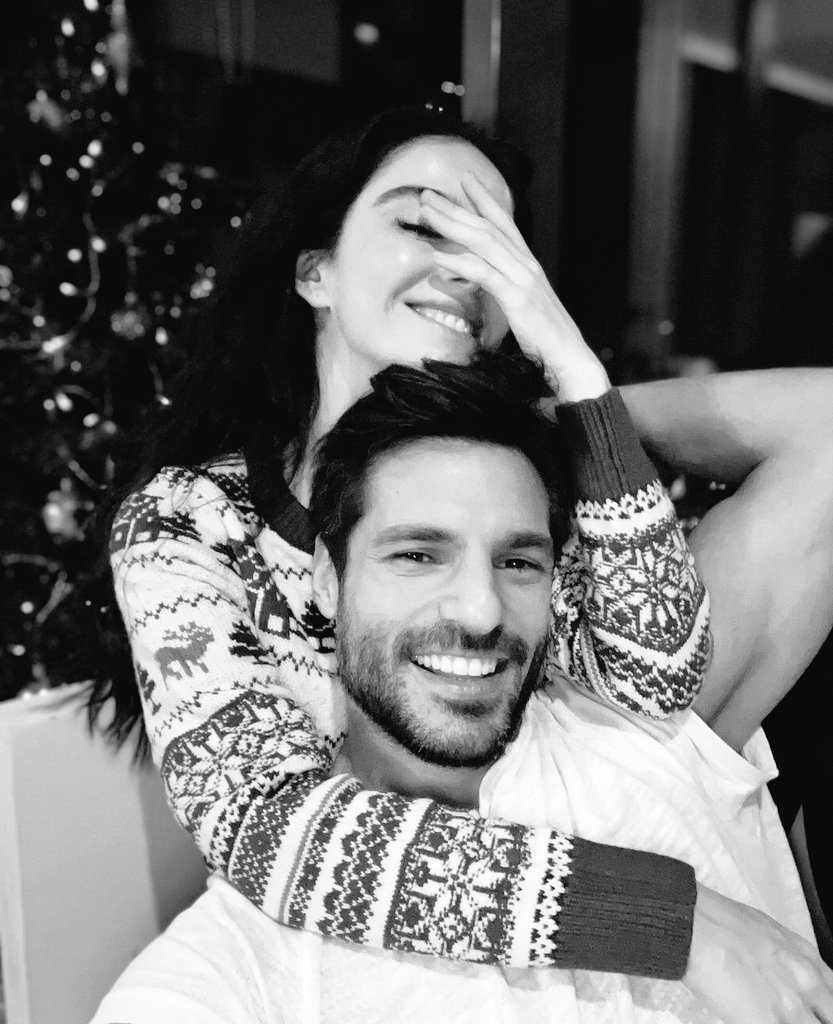 Tesadüf seni önüme çıkarmasaydı, gene aynı şekilde, fakat her şeyden habersiz, yaşayıp gidecektim. Sen bana dünyada başka bir hayatın da mevcut olduğunu, benim bir de ruhum bulunduğunu öğrettin."

| Sabahattin Ali |  ♡

#ÖzgeGürelÇayoğlu #SerkanÇayoğlu #ÖzSer ∞