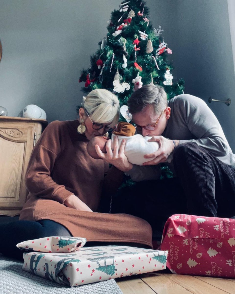 GossipRoomOff's tweet photo. Félicitations à Aurore et Jonathan (Pékin Express) qui viennent de recevoir le plus beau des cadeaux pour Noël : leur premier enfant, un petit garçon nommé Achille, né ce 25 décembre ! 🎄🍼💙 https://t.co/NOyyrvLIey