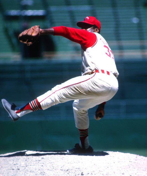 TheBaseballTM's tweet photo. Luis Tiant got much better once he joined Cleveland, as his ERA stayed under 3.75 in all six years there. His strongest season came in 1968, when he went 21-9 with an AL-leading 1.60 ERA. He was an all-star for the first time, finishing 5th in MVP voting.
#Tiant #Guardians #MLB https://t.co/aKSxeMs5sU