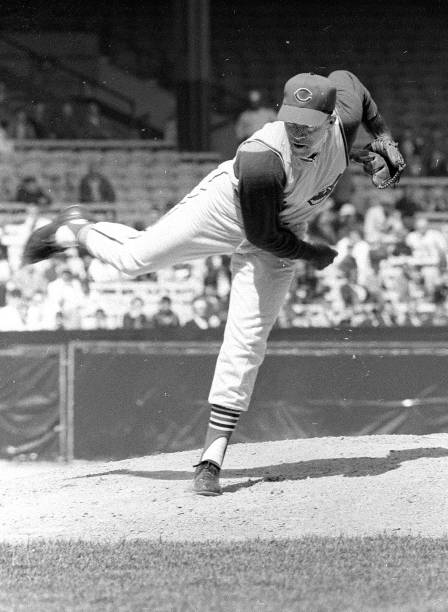TheBaseballTM's tweet photo. Luis Tiant got much better once he joined Cleveland, as his ERA stayed under 3.75 in all six years there. His strongest season came in 1968, when he went 21-9 with an AL-leading 1.60 ERA. He was an all-star for the first time, finishing 5th in MVP voting.
#Tiant #Guardians #MLB https://t.co/aKSxeMs5sU