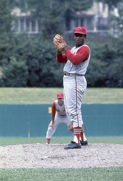 TheBaseballTM's tweet photo. Luis Tiant got much better once he joined Cleveland, as his ERA stayed under 3.75 in all six years there. His strongest season came in 1968, when he went 21-9 with an AL-leading 1.60 ERA. He was an all-star for the first time, finishing 5th in MVP voting.
#Tiant #Guardians #MLB https://t.co/aKSxeMs5sU