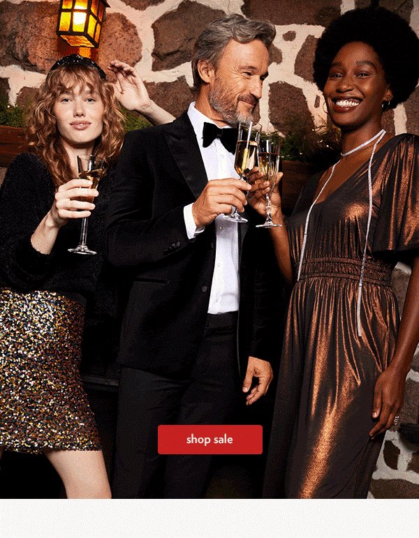 sandylynnmb's tweet photo. @Reitmans Loving this ad with 23-year old women and a 58 year old man.  Reitmans, do better. https://t.co/ClRujCNHMt