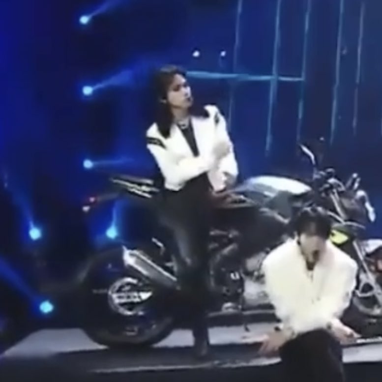 lhcdaily's tweet photo. haechan on the motorcycle 😵‍💫 https://t.co/WzjnRQQr4z