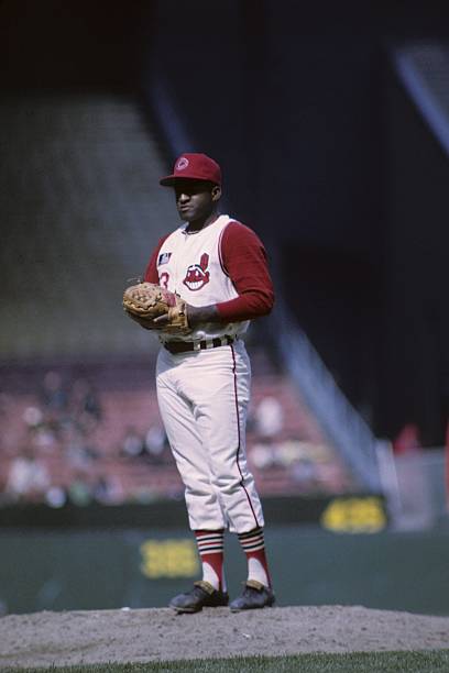TheBaseballTM's tweet photo. Luis Tiant's 1969 was a complete 180º from the year prior. He went from 21 wins to 20 losses, the latter being the most in MLB. His ERA ballooned to 3.71, he allowed 37 HR and 129 BB. He would be traded to the Twins following his disasterous season.
#Tiant #Guardians #MLB https://t.co/gqpAeT2oWr