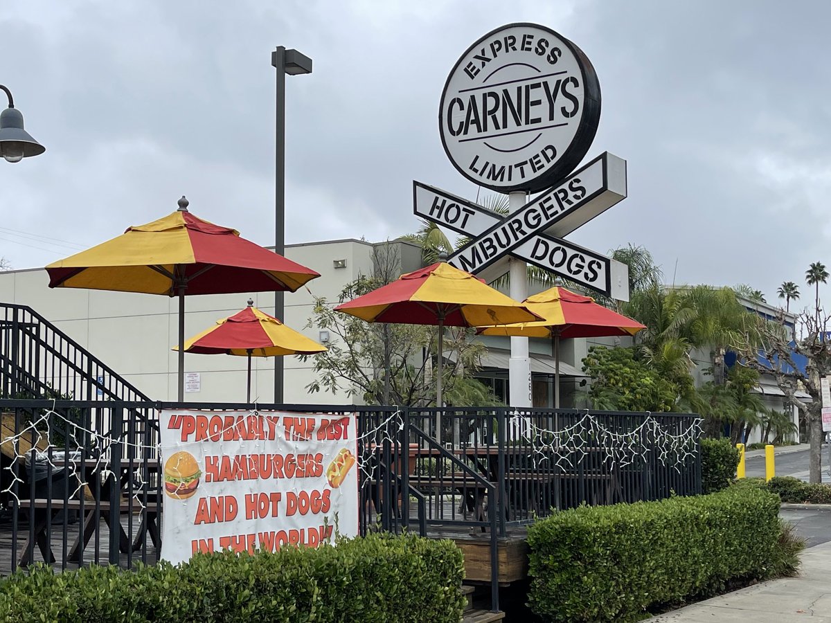 carneytrain's tweet photo. Last chance of the year to get one of Probably best hamburgers and hotdogs in the world! We are open until four today. #HappyNewYear #Hollywood #StudioCity https://t.co/EdLAescBme
