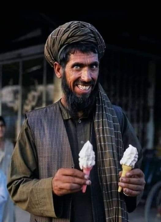 KomikSelow's tweet photo. GA traktiran es krim akhir tahun..🍦
500k ntuk 5 lasekar singmasing 100k
Syarat : 
👉 RT dan folow Wak @caesar_emil
👉 Tag mutualan klean biyar ikutan
Ane klos dan umumin besok jam 21:00wib
By henpik

Gasskeun... 🏃‍♀️🏃‍♂️🏃 https://t.co/9IzmMsrZf0