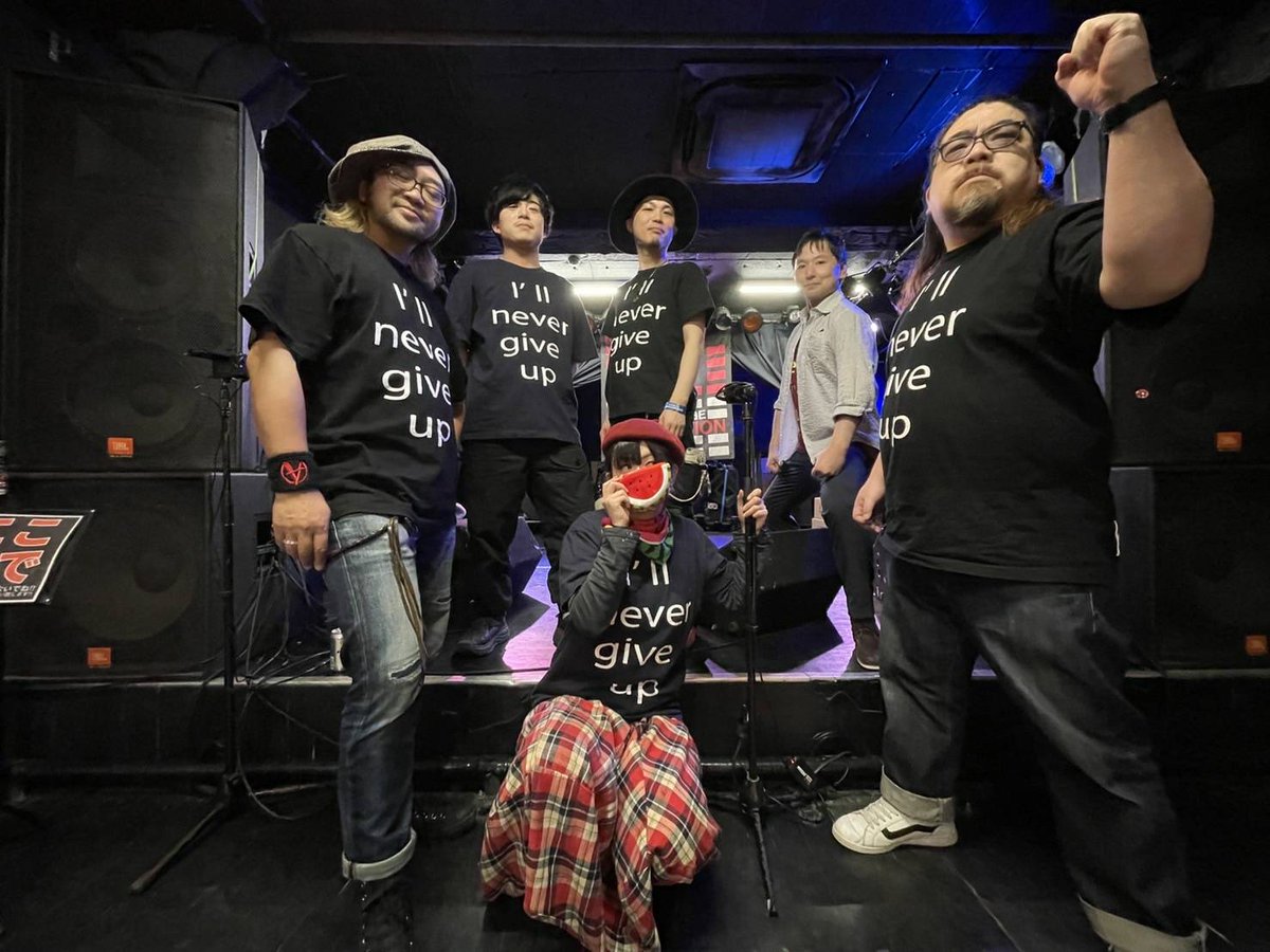 KNNB2022's tweet photo. あけましておめでとうございます!
今年もBe togetherでよろしくGET  WILDな年にしましょう

まだ先ですが楽しみなライブも今年決まってます!

まだまだやりたい曲たくさん! https://t.co/ztFAhyad6G