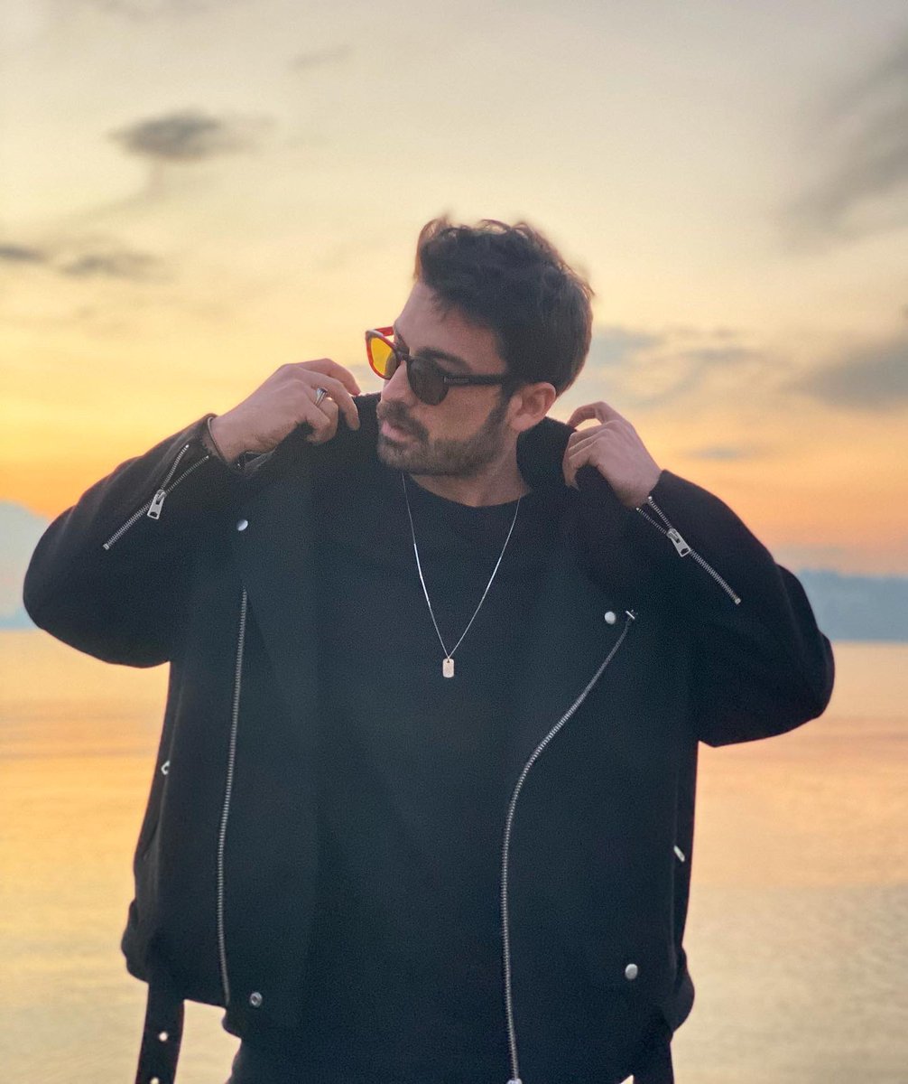 2022 kattıkların, öğrettiklerin için teşekkür ederim 🙏🏻 Yeni yıl; herkese sağlık, huzur, mutluluk getirsin. Doğrularla, doğru yolda yürüdüğünüz güzel bir yıl olsun. 😊 Hoş geldin  #2023 🍀