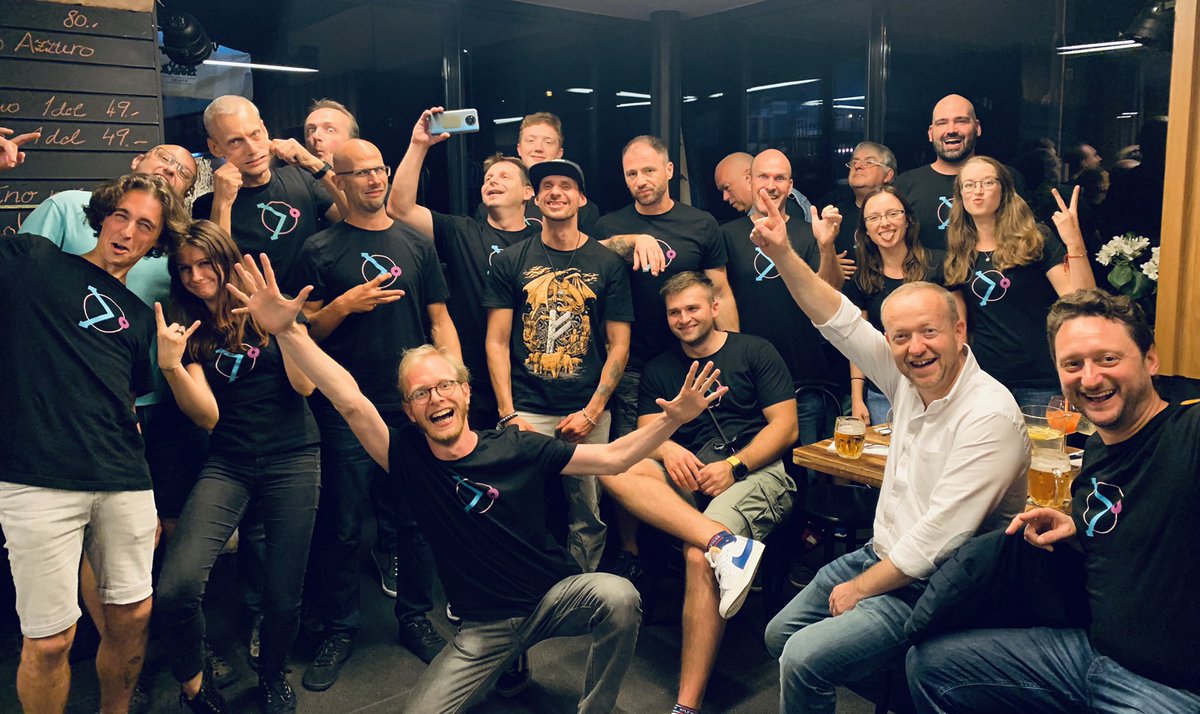 futureland_io's tweet photo. 1) Komunita se rozrostla na více než 1100 členů! 😱Zažili jsme společně několik krypto konferencí (#UTXO, #blockchainfans nebo #Chaincamp), párty ve virtuální realitě a navázali skvělá přátelství. 🫶 https://t.co/O1HM1LoAta