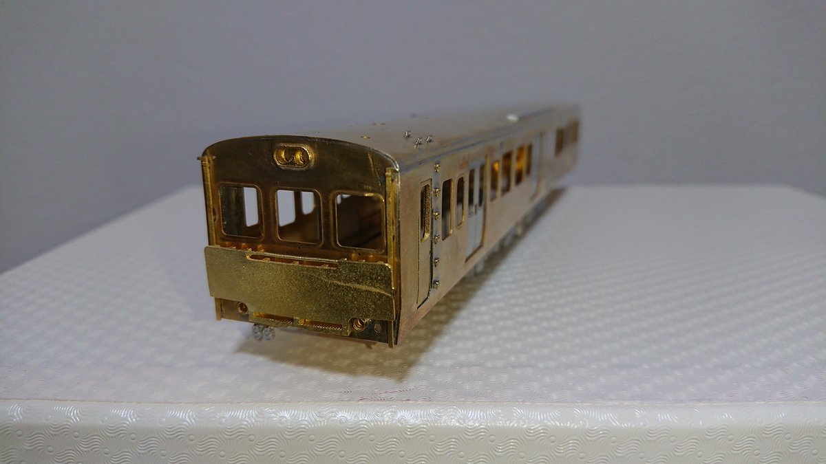 GSE206's tweet photo. 明けましておめでとうございます。
昨年は様々な模型イベントに参加し沢山の方に会いお話をさせて頂けました。
2023年も宜しくお願い致します。

何とかサンパチ君の上周りが完成しました！
塗装は暫く無理なのでHK100を進めます。

#113系3800番 #tabuchitrain https://t.co/hALPjBAMPO