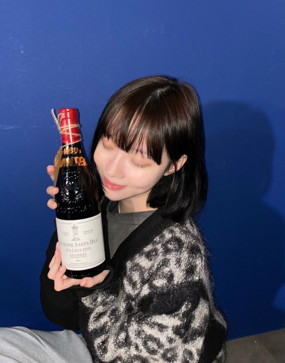 winrina_bbl's tweet photo. ⭐️💭 230101
[12:47am KST]

“Pictures that were not uploaded on Instagram♥️” https://t.co/Kf9mT61fl4