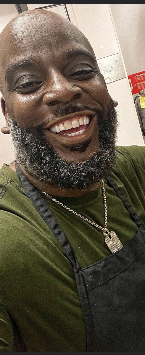 I hope y’all not eating when viewing this but shouldn’t your fake teeth be white and even?  Carry on #dariuscrooks