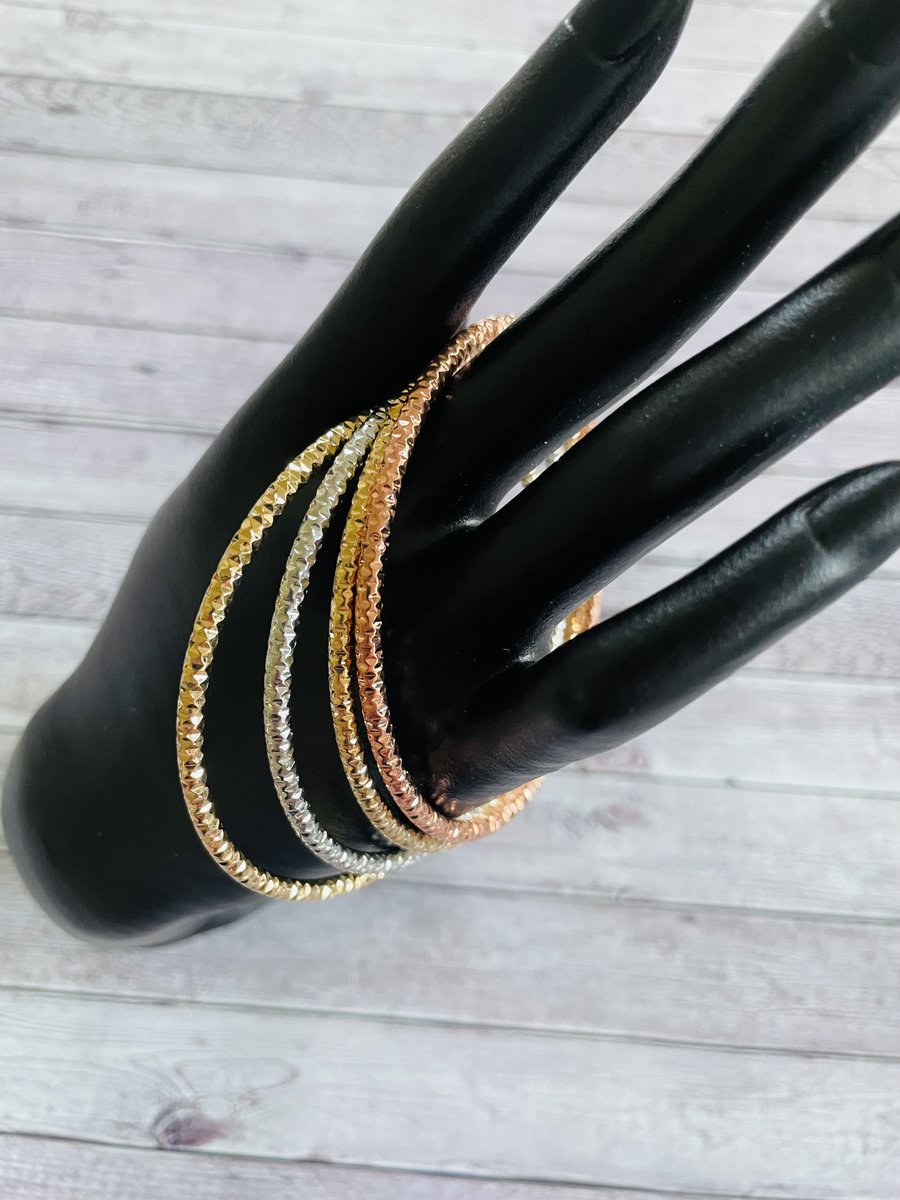 CuteNUniqueShop's tweet photo. Jewelry for the feminine in you, ready for every occasion! 

#CuteNunique #jewelry #jewelrydesigner #women #giftideas #gift #HappyNewYear2023 #etsyshop #etsystore #etsygifts #etsyhandmade #etsyfinds #EtsySocial #shopping https://t.co/YjF1eOMYGM