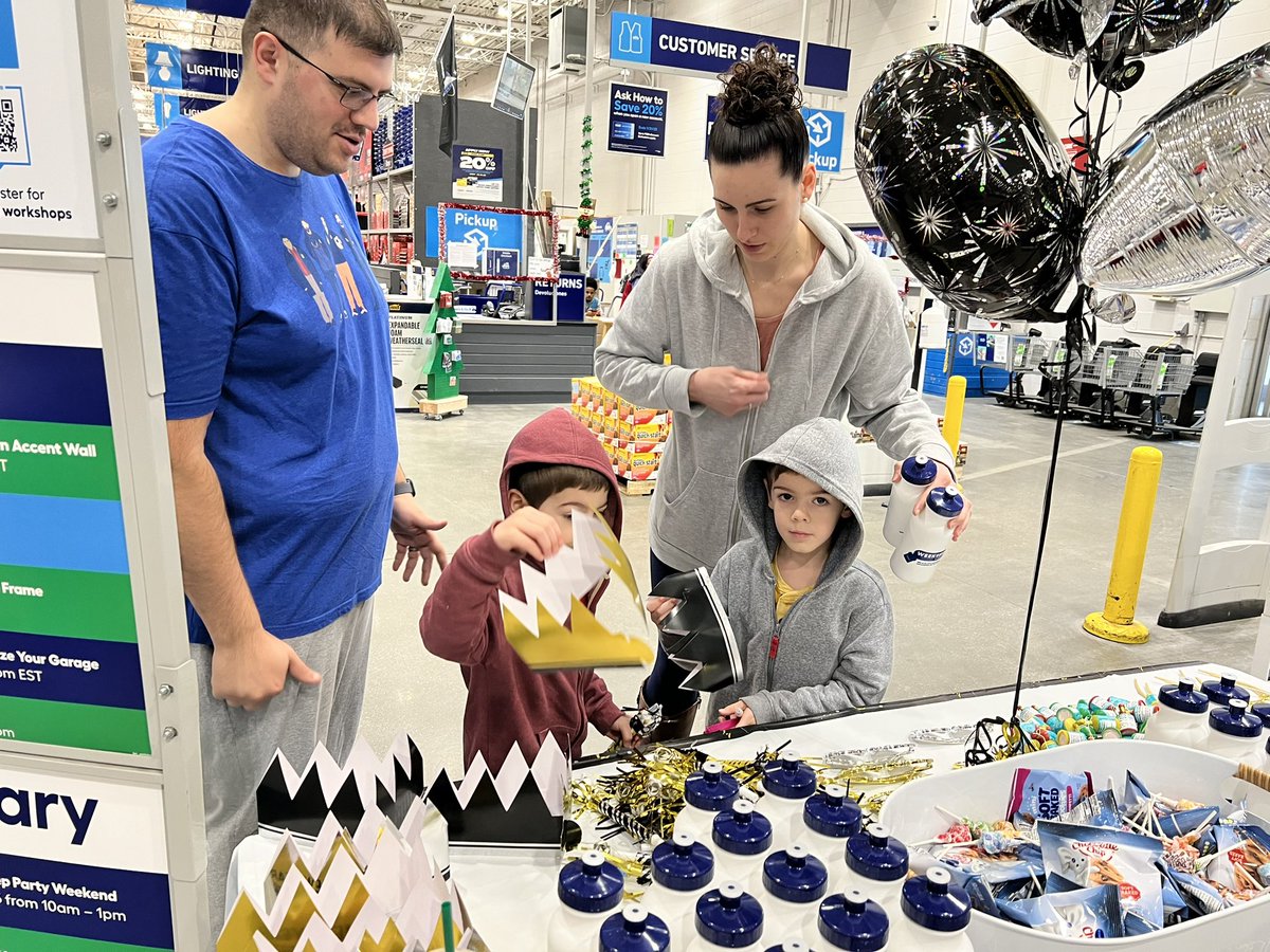 eab0409's tweet photo. Celebrating the “weekending”here at Lowe’s 0720! Happy New year!@BlueBoxR1 @DCT0813MD @Curt_Byrum @Mr_Holliday720 @CognazzoMike @BenitoKomadina https://t.co/CZA3OVSwEG