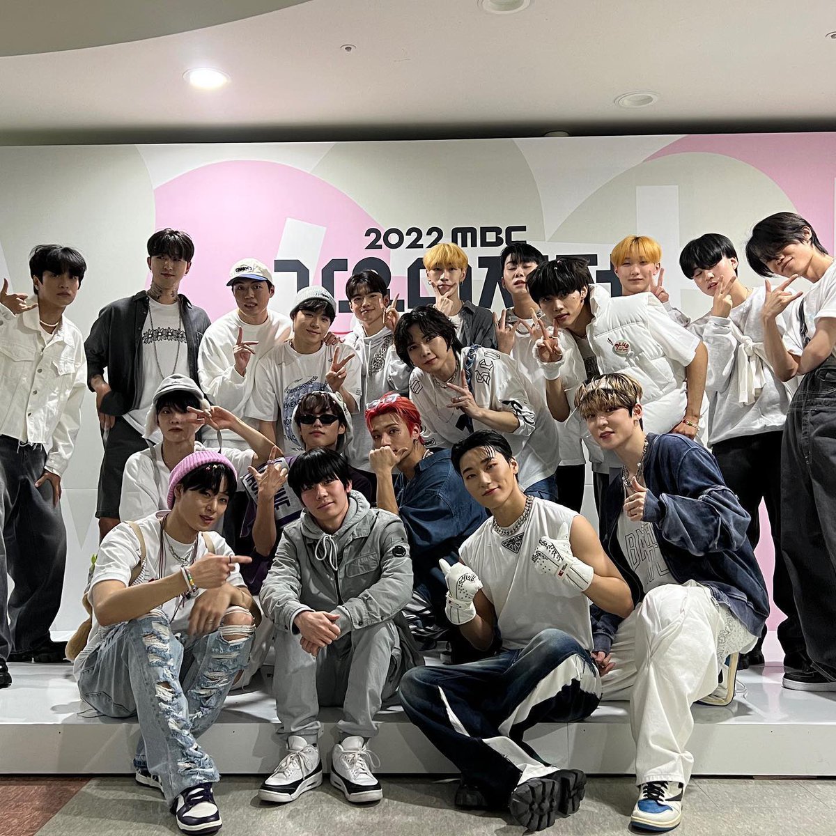 hyunjaemwohae's tweet image. more the boyz x ateez pics ❤️