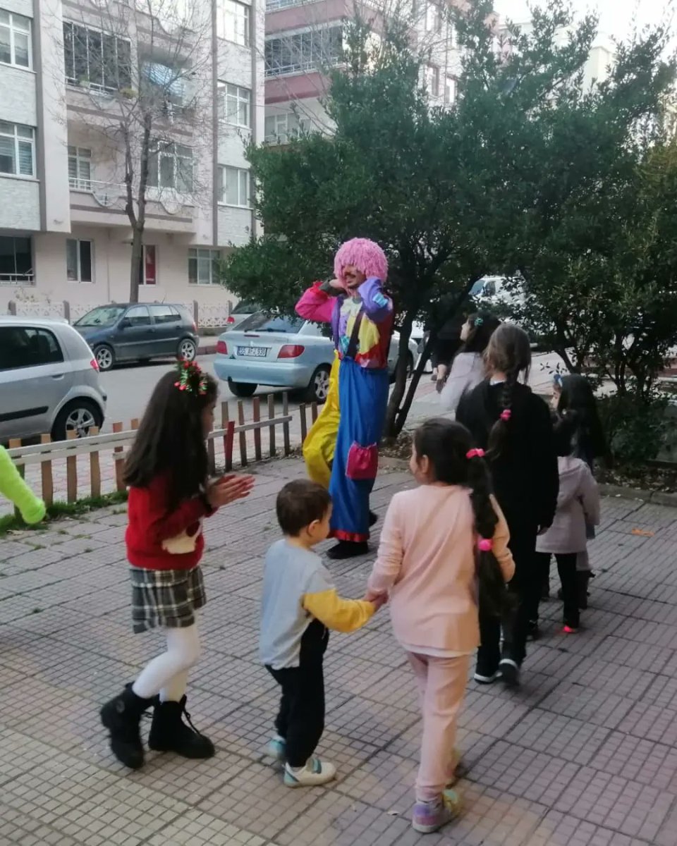 Kurabiye canavarları ile atölyemizi gerçekleştirdik.
Çocukların umutları saracak dünyayı.