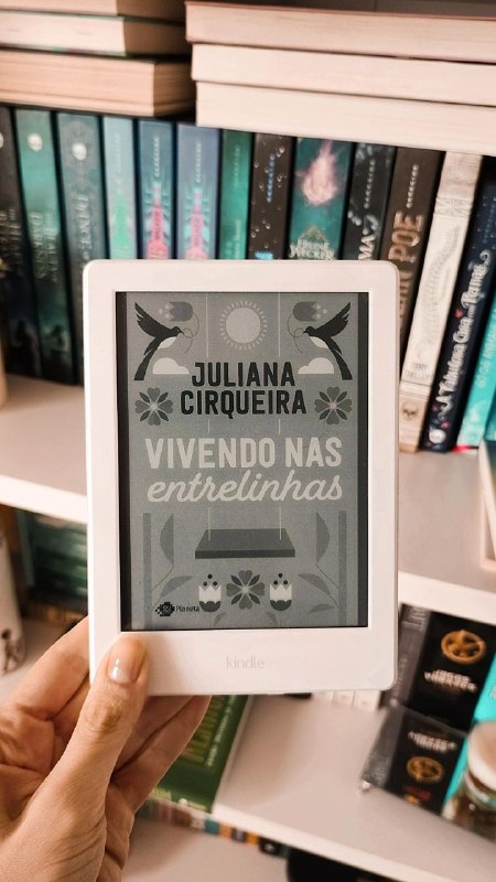 lely's tweet photo. Eu achei que eu já tinha encerrado os livros do ano mas talvez termine esse hoje porque a leitura tá fluindo bem. Inclusive ele tá gratuito pra quem tem Amazon Prime meu povo! https://t.co/kVnr6ck0To @nuvemliteraria https://t.co/Jk6WAQipKd