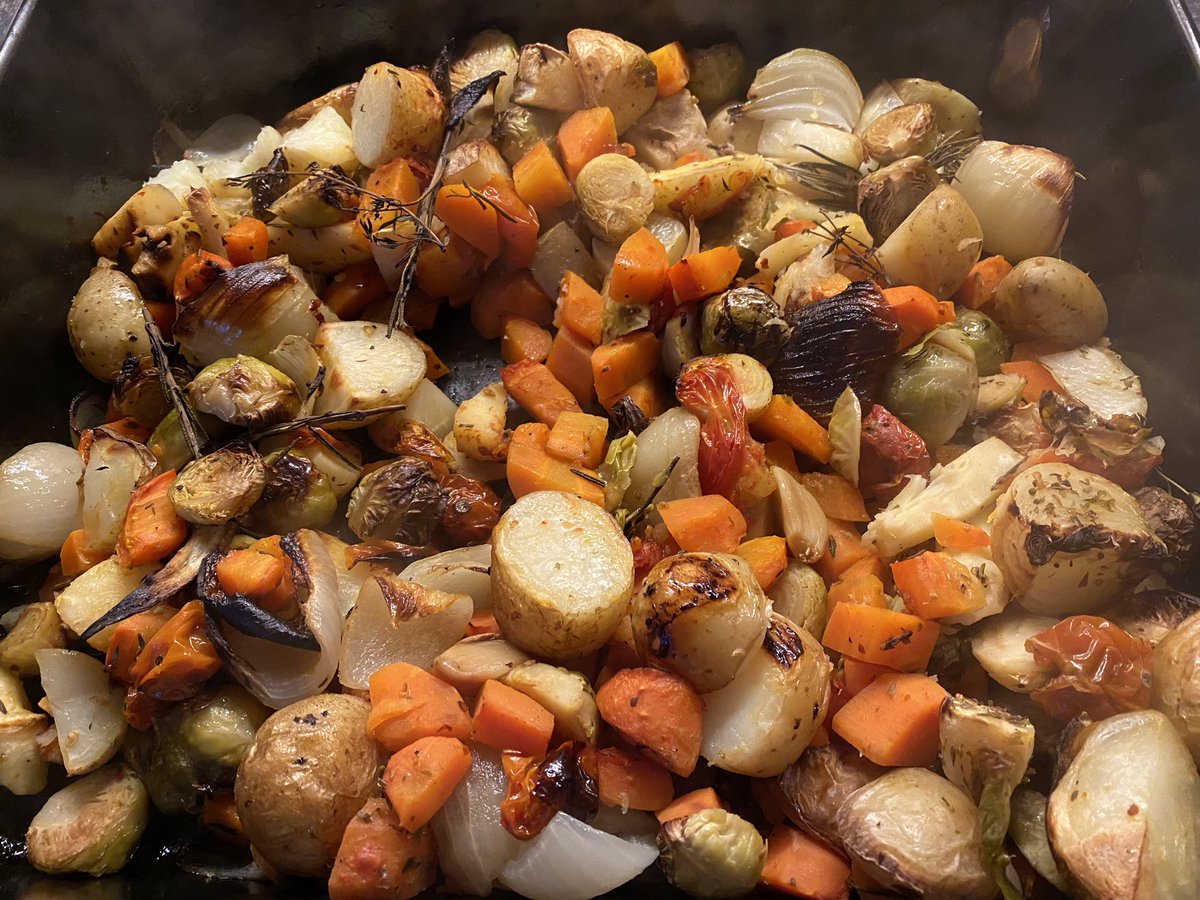 PicturskewPhoto's tweet image. In the kitchen today using up@the last of the #xmas #veggies Roast Veg Soup. @Deirsco @bcripps078 #creativekitchen 👨‍🍳