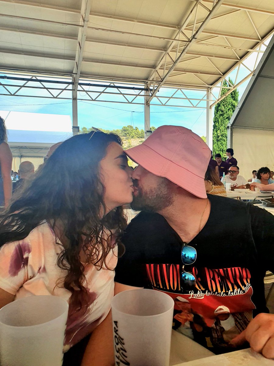 saraalcora1's tweet photo. Gracias por aparecer en mi vida, porque los problemas a tu lado son menos problemas, porque me das paz, porque me apoyas en mis peores y mejores momentos.

Eres lo mejor que me ha podido pasar este año, ojalá poder devolverte todo lo que me das. 

Te amo.❤️‍🩹
@ivan_esquinas https://t.co/rGdjKCM8ZM