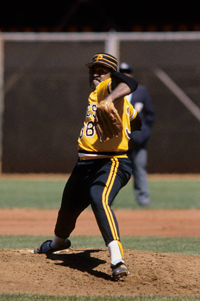 TheBaseballTM's tweet photo. After a couple seasons with the Yankees, and a stop in Pittsburgh and California, Luis Tiant called it quits. 19 seasons full of ups and downs, but ultimately a quality career for El Tiante.
#Tiant #Yankees #Pirates #Angels #RedSox #MLB https://t.co/3DjXHjNojZ