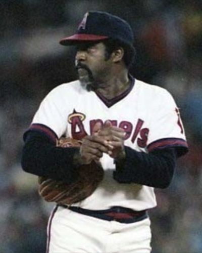 TheBaseballTM's tweet photo. After a couple seasons with the Yankees, and a stop in Pittsburgh and California, Luis Tiant called it quits. 19 seasons full of ups and downs, but ultimately a quality career for El Tiante.
#Tiant #Yankees #Pirates #Angels #RedSox #MLB https://t.co/3DjXHjNojZ
