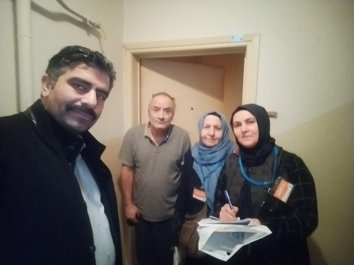 AKBahcelievler's tweet photo. 2023 yolunda, "BİRİZ" diyerek komşularımızı ziyaret etmeye devam ediyoruz.

Hürriyet Mahallemiz sahada. 

Bahçelievler'de girilmedik sokak, çalınmadık kapı, sıkılmadık el bırakmayacağız.

#2023YolundaBiriz
#BirlikİradeZafer https://t.co/YlV8HKoEAO