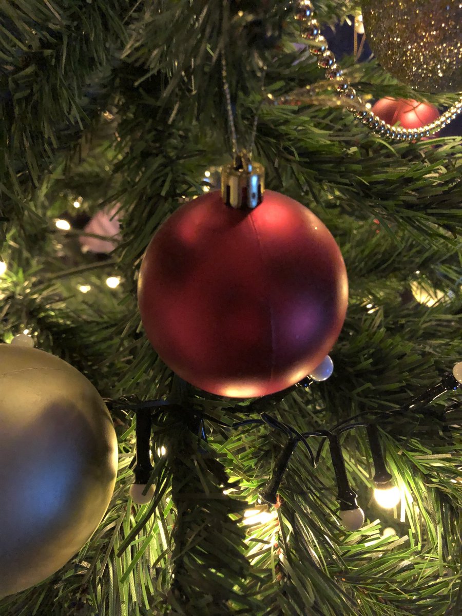 Siyasal İslamcıların tarihe gömüldüğü, AKP’nin silindiği, Soylu’nun ya da Erdoğan’ın hayatımızda olmadığı, mutlu, huzurlu, cesur, dürüst ve riyakarlıktan uzak bir yıl dilerim… Umarım rengarenk bir başlangıç olur!