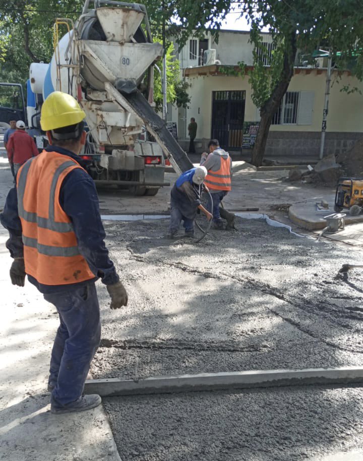 daheranna's tweet photo. Gran cierre de año para el Programa de Infraestructura Municipal del @MinInfraMza 
✔️25 obras terminadas 
✔️13 obras en construcción 
✔️16 obras en licitación 
Arrancamos el 2023 con más proyectos para seguir mejorando la infraestructura en los municipios de Mendoza💫 https://t.co/ehlFYvNNUR