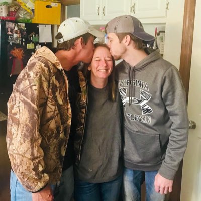 hayes080505's tweet photo. #NewProfilePic https://t.co/ZMQKAEpnuw