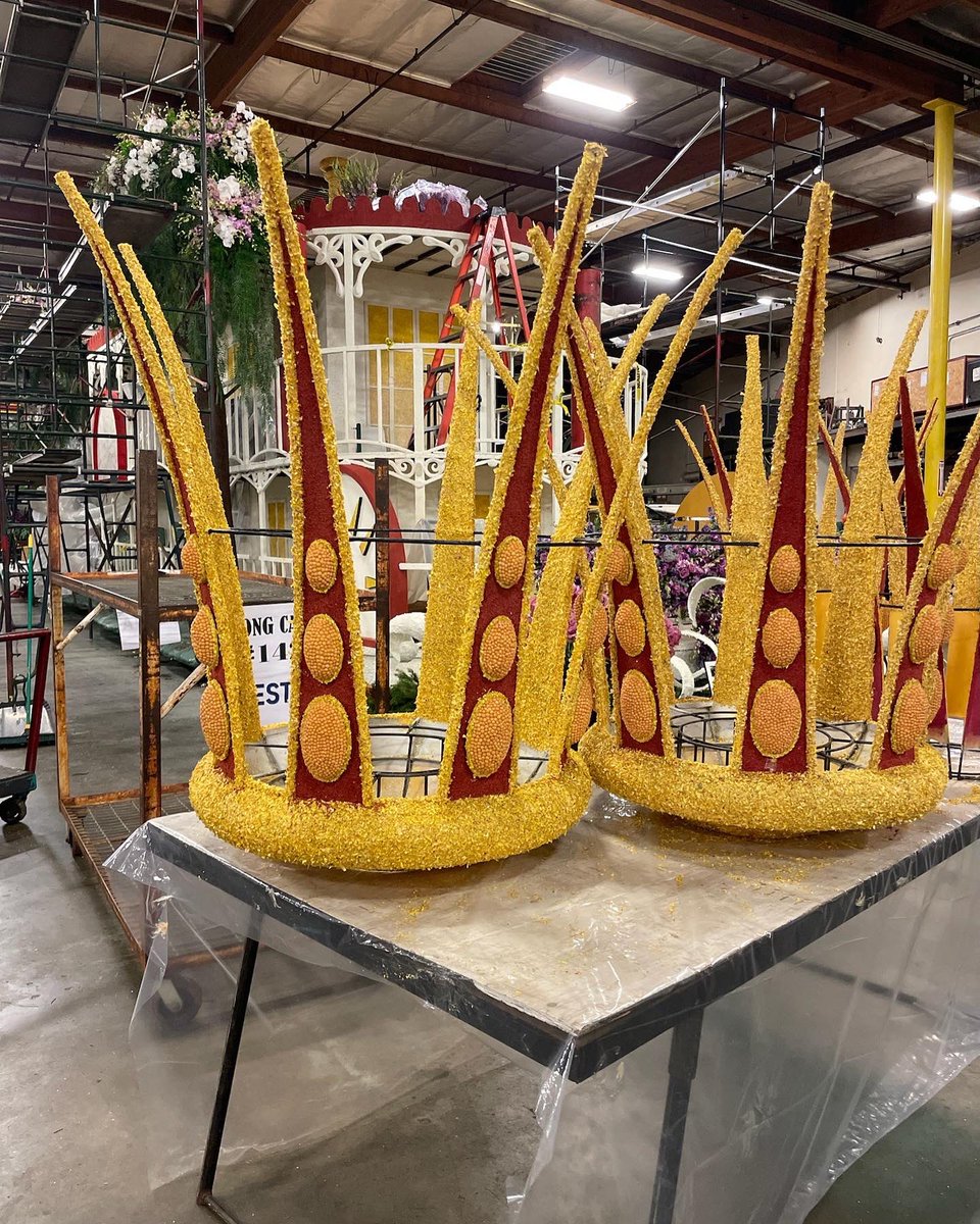 fiestafloats's tweet image. 48 hours 'til Parade time!⏳

We are busy putting the final touches on all 7 floats as we prepare for Judging, moving the floats to Pasadena, and the 134th @rose_parade at Jan. 2 8am PT/11am ET. #roseparade #roseparade2022 #paradefloat