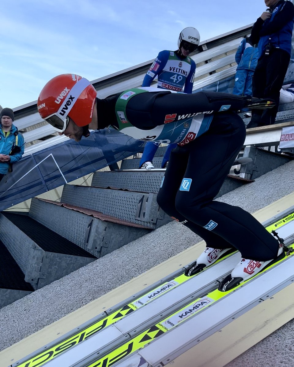 Gap_Skispringen's tweet image. Auf die Plätze, feeertig, los! 🟢 Der Probedurchgang ist gestartet! 🤩

#neujahrsskispringen #garmischpartenkirchen #4hills #vierschanzentournee #skijumping #skispringen @vier_schanzen