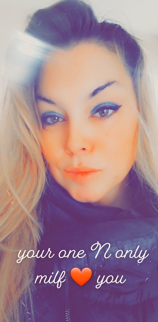 WickedIrishK's tweet photo. To all my ❤️s Happ Fuckin' New Years Eve 💋 😘 https://t.co/gJfufScpld