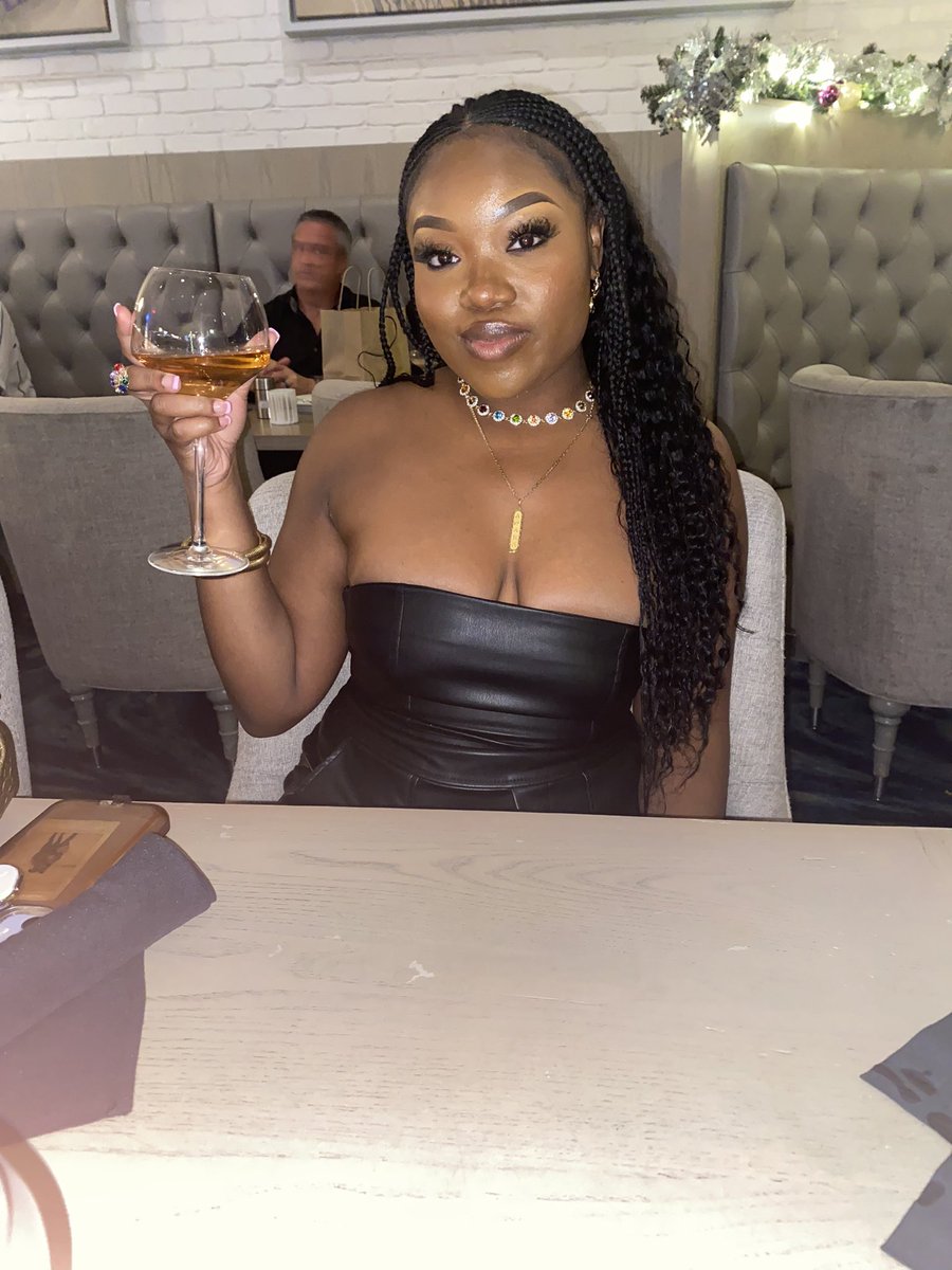 muybougie's tweet photo. Miss Capricorn #1230 #21stbirthday https://t.co/1TrmfoaZfe