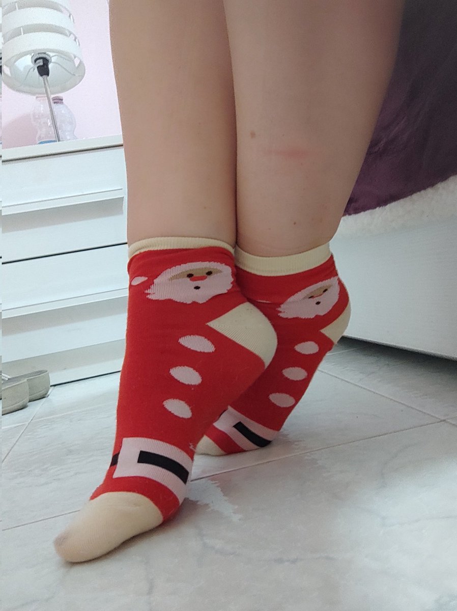 Miss_Lilith_27's tweet photo. Happy new here #NewYear2023 #sugardaddyneededasap #sugarbaby #babygirl #moneyslaves #feet #feetfethish #feetselling #feetfetch #FeetPlay #paypig #PayPay #paypalme https://t.co/VLVv1tQRyR