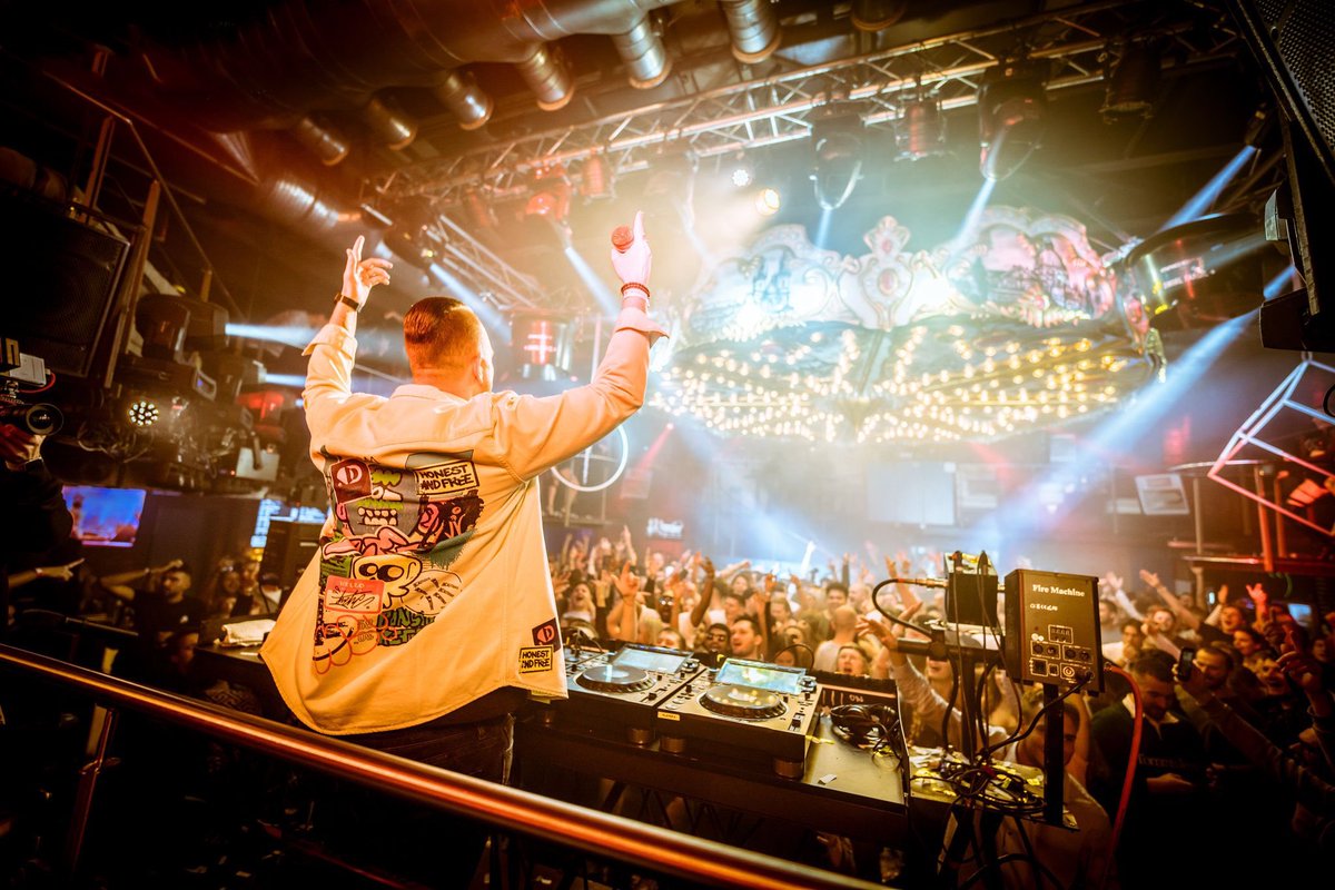 About last time at <a href="/DuplexPrague/">Duplex Prague</a> 🇨🇿
N°𝟲𝟮 Top100 𝘿𝙅𝙈𝙖𝙜💥 📸 ©Fotovrzal #czechrepublic #prague #recap #ontour #dj #music #djlife #tour #party #duplexprague #nightlife #festival #worldtour #show #tourlife #chriswillsman #djmag #live #lifeisgood #backstage #onstage