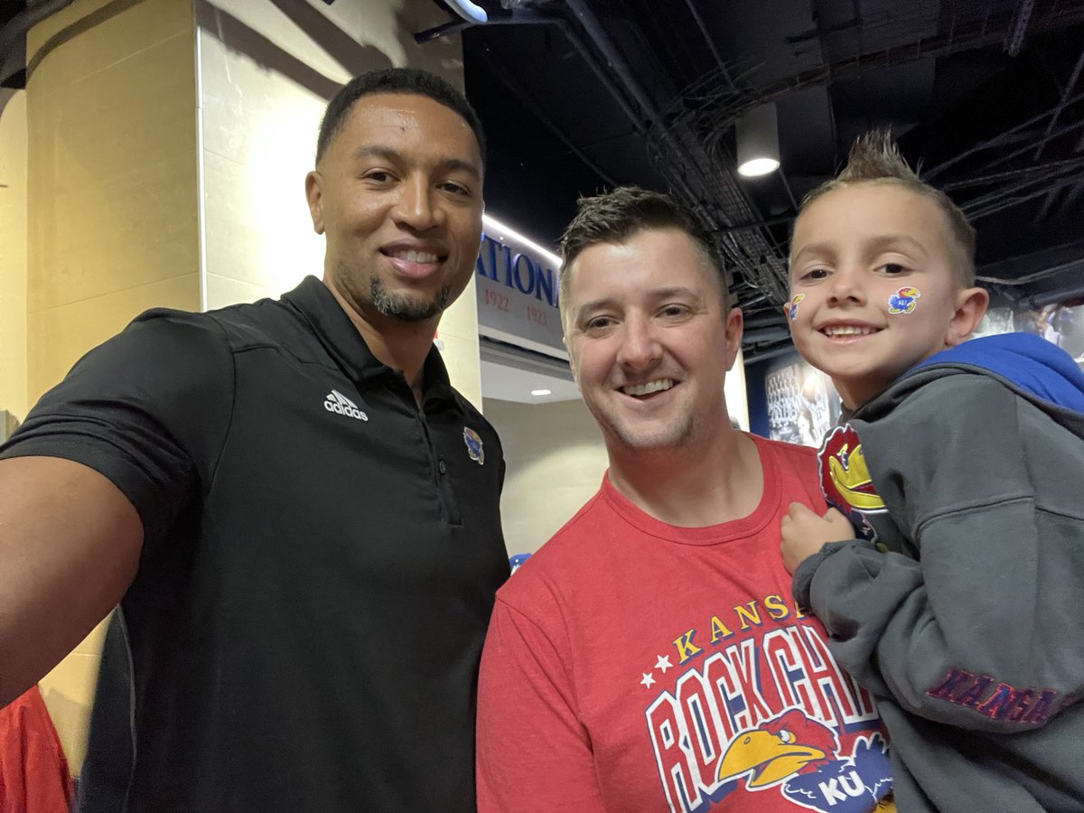 Grey Huston tweet media