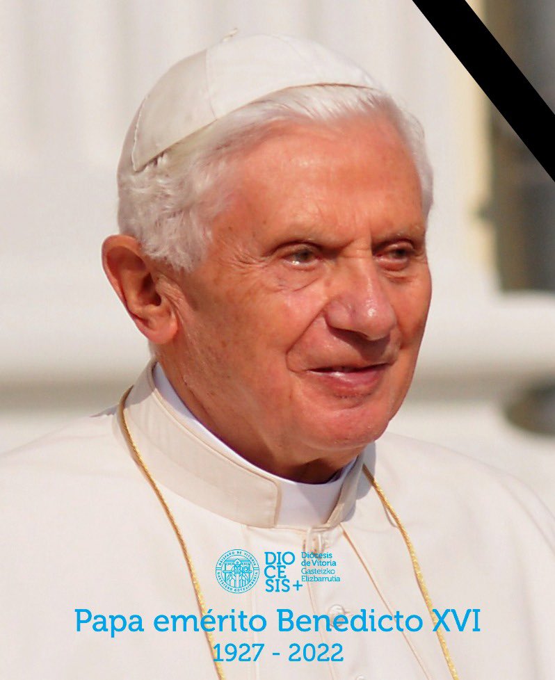 DiocesisVitoria's tweet photo. ⚫️ Despedimos el año y lo comenzaremos recordando en todas las misas a Benedicto XVI. El domingo, 1 de enero, el @ObispodeVitoria presidirá a las 19:30h en la parroquia de San Miguel Arcángel una misa donde se rezará por el alma del Papa emérito. https://t.co/vMnPtwo4nS