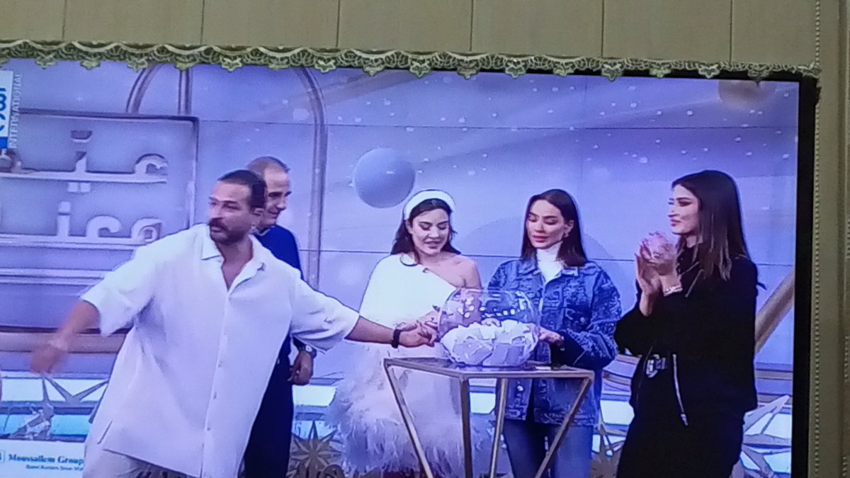 SmailyOla's tweet photo. و مكملين معكن ❤️❤️
@LBCILebanon @WissamRHanna 
#عيد_معنا #وسام_حنا #LBCILebanon 
@DalidaKhalil 😍 https://t.co/ANkyifcj7A
