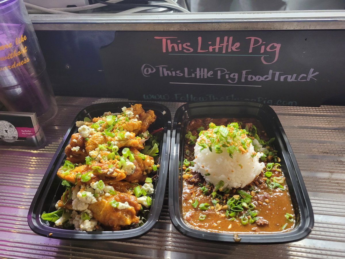 There's just a few orders of Red Beans &amp; Wings left for today! Come #GetchaSome #Followtheflyingpig #eatlocal #seminoleheights #tampa #creole #flavor #redbeansandrice