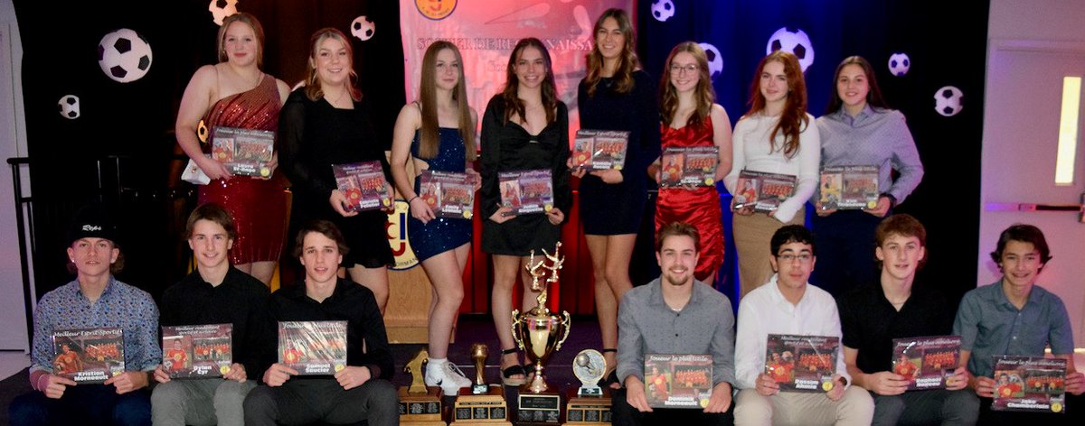 Soccer interscolaire : des athlètes de la CDJ récompensés bit.ly/3Q7fQHQ