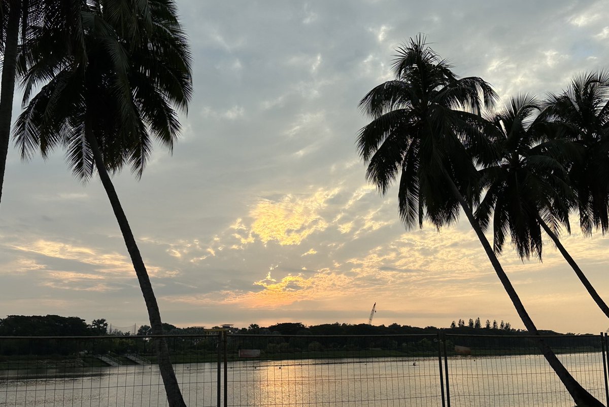 ☁️🌅: It’s 12am now where I’m at! Happy New Year, my angels. May 2023 be ever so kind to you. May the universe and clouds always be on your side 🤍