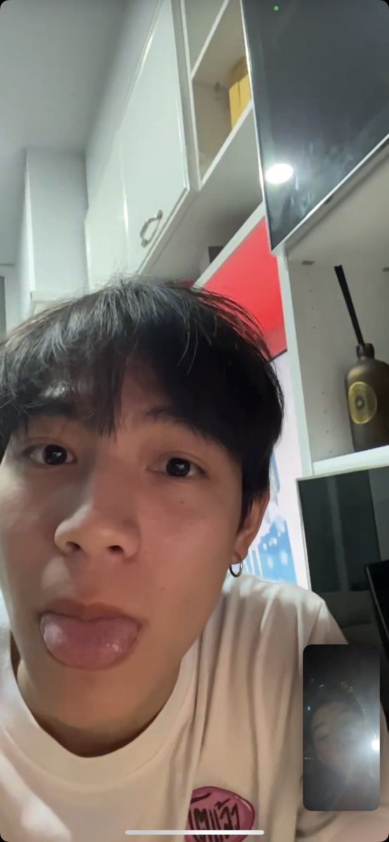 _PCYNM34's tweet image. 2022                           2023

ปีนี้ไม่ต้องคอลกันแล้วนะ เพราะอยู่ด้วยกันแล้ว ขอให้จับมือข้ามทุกปีไปด้วยกันเลยนะ 🐈‍⬛🐈 
#เฟิร์สข้าวตัง