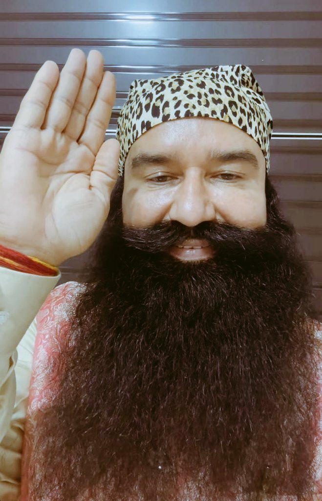 mainisabb's tweet photo. Eagerly waiting for You Papa , Your Birthday Month ❤️with New Year 🎉🎊🎉🎉🎁 Papa MSG @Gurmeetramrahim Ji Sai …. #BirthdayMonthOfMSG https://t.co/eL9SMxb2bL