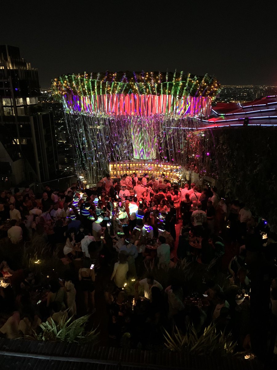 0xJL_911's tweet photo. Happy New Year!
#Bangkok #Tichuca #rooftopbar https://t.co/ZxZXTLIxzn