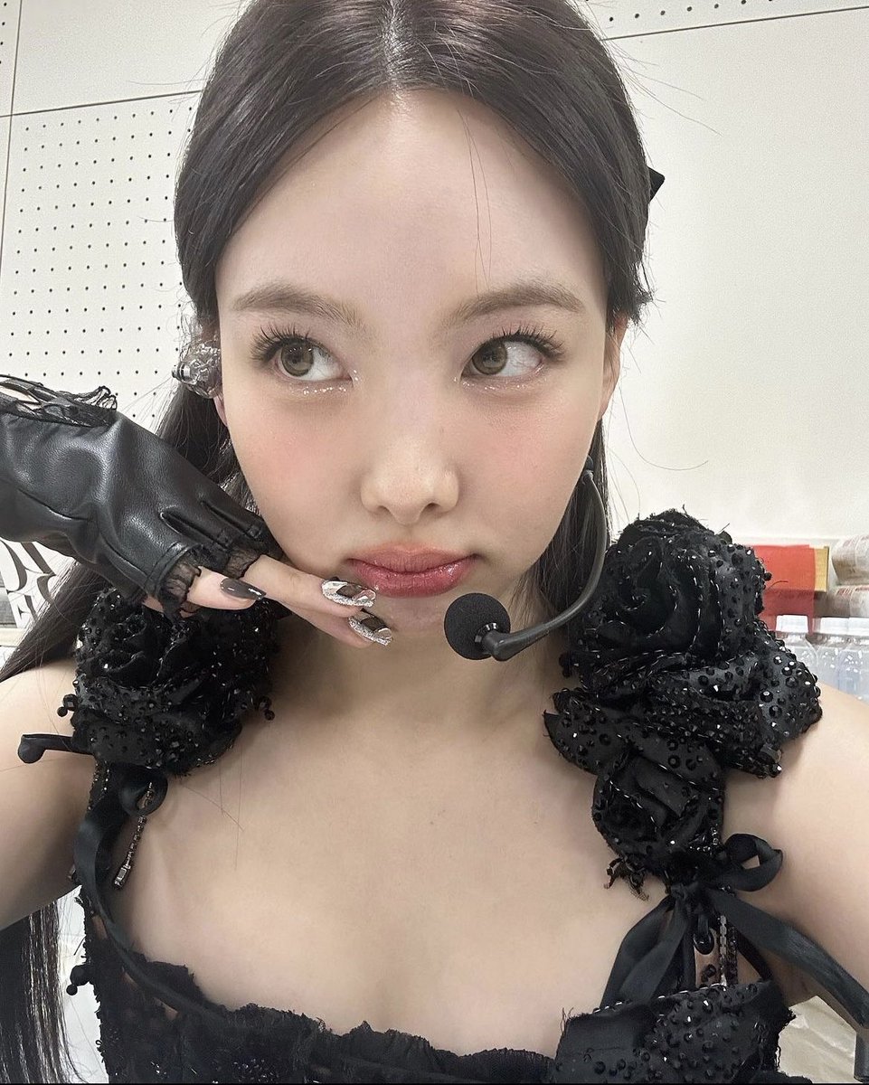 nayeon archive tweet media