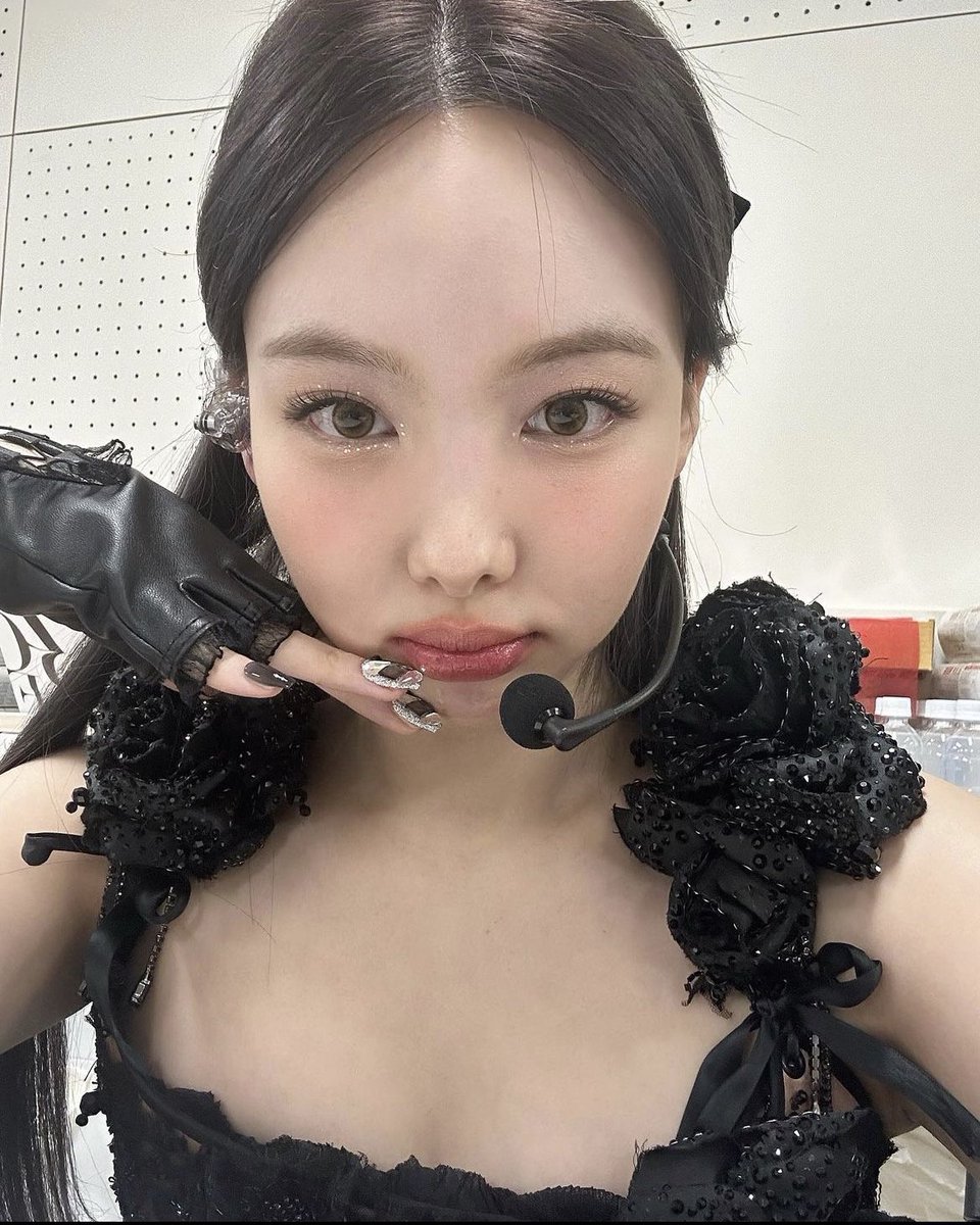 nayeon archive tweet media