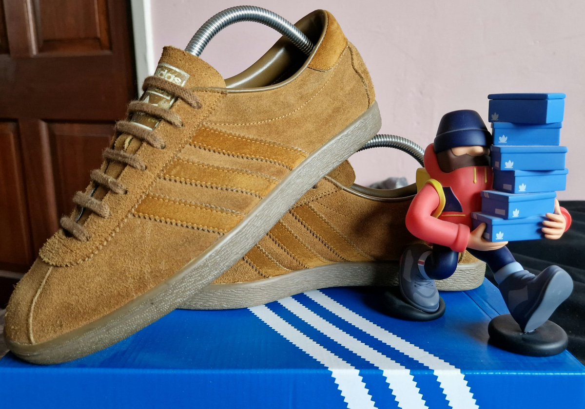 DeadstockUtopia's tweet photo. Tobacco 2001 #adidas #originlas #japanese #tobacco pic credit @pwarby https://t.co/ACZTXAQIPo