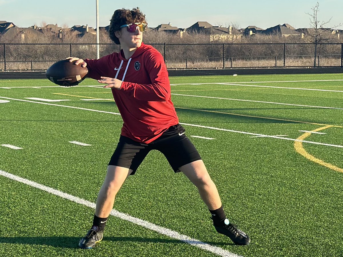 Levi_McAbee's tweet image. 8am throwing with my guy @trevor_knight9 to finish off 2022💪🏻 Thank you for making me better today 

“You gotta trust your guy to beat the leverage.”

#nolaces #quickgame 

@QBC_DFW @FootballMelissa @jruss_16 @TGurley81 @Marchen44 @ScottRapp17 @TexasICE7v7 @QBHitList