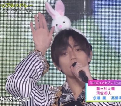 Kpminamina's tweet photo. うさ耳れんれん可愛すぎるって🐰
#ジャニーズカウントダウン https://t.co/DygwSXlKYK